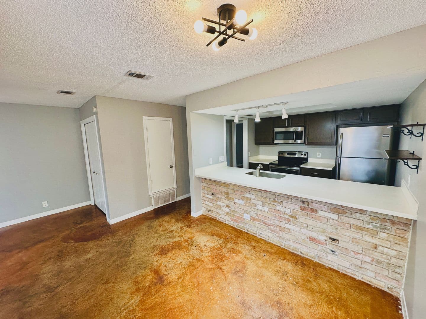 Austin Apartment: Willowrun Dr
