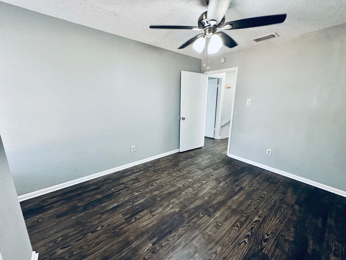 Austin Multiplex: 2612 Gwendolyn Ln