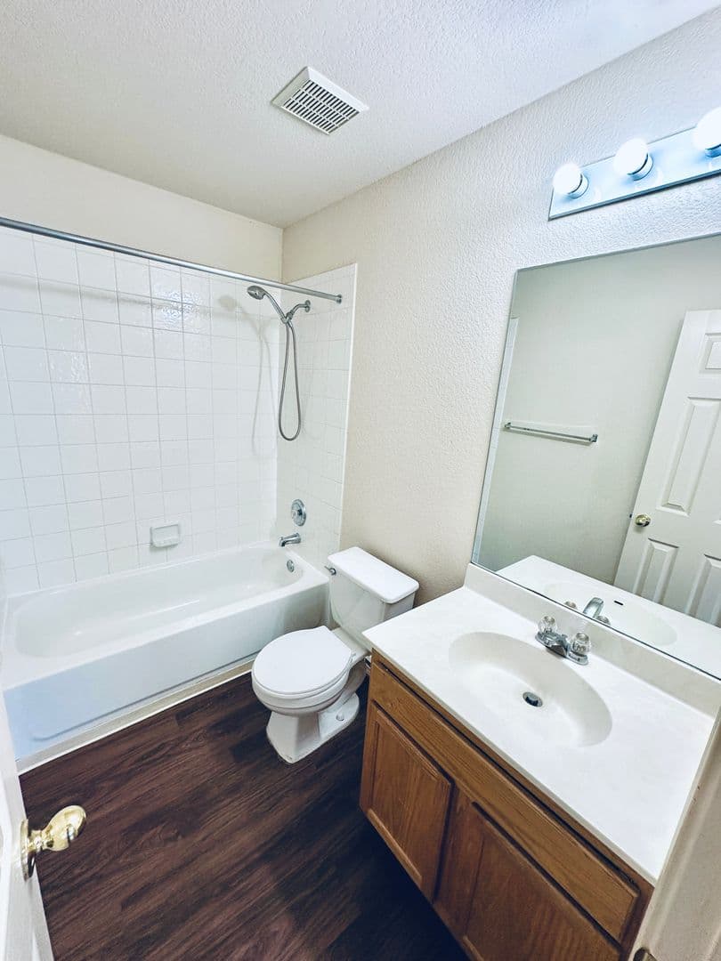 Austin House: 11513 James B Connolly Ln