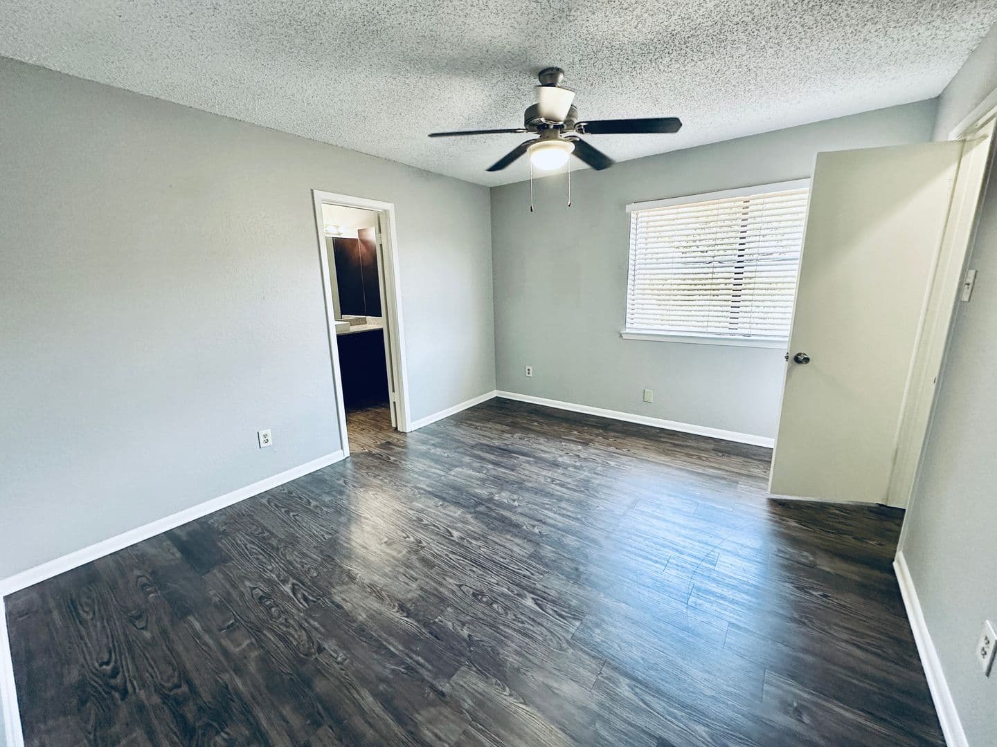 Austin Multiplex: 2612 Gwendolyn Ln