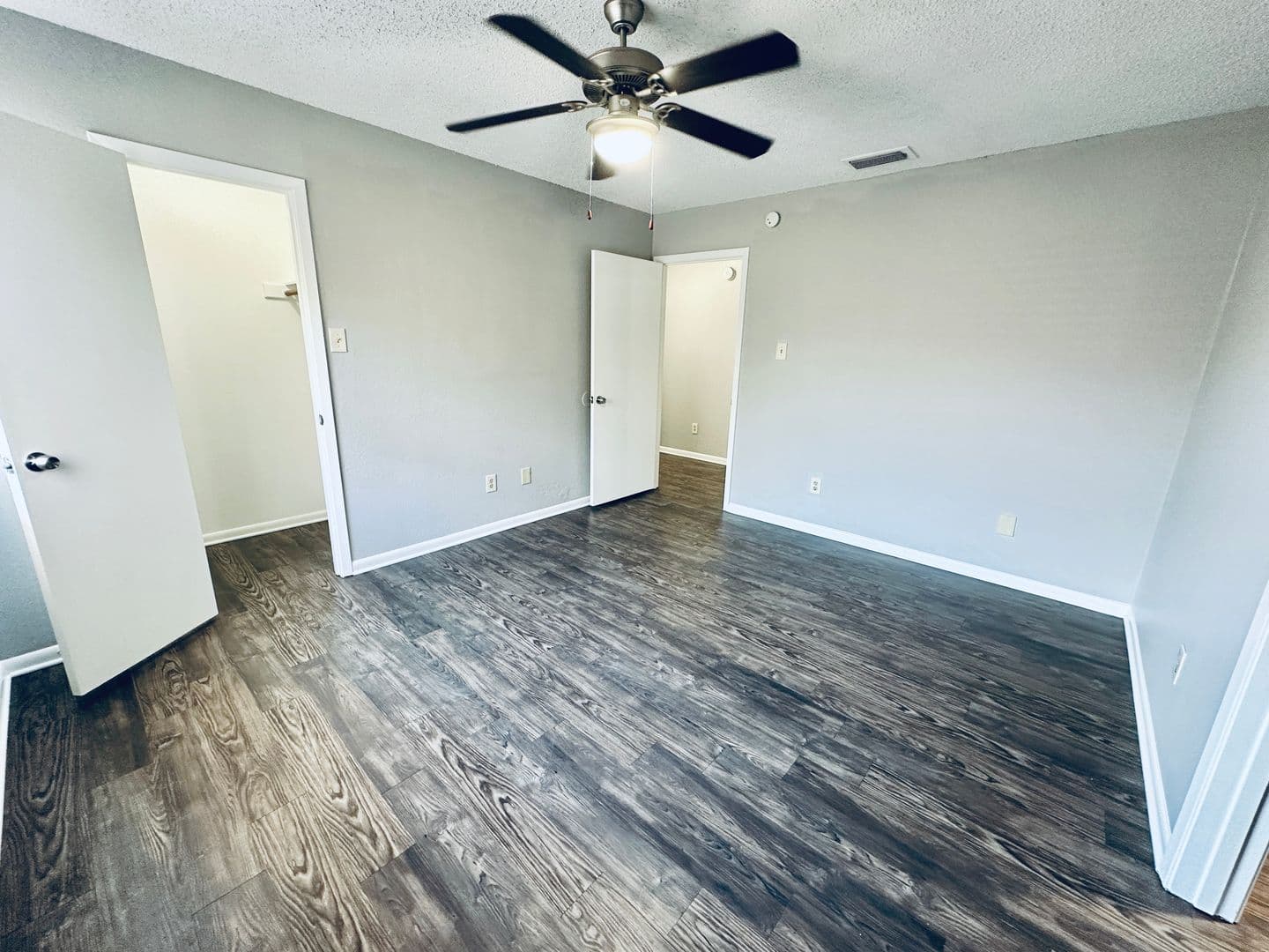 Austin Multiplex: 2612 Gwendolyn Ln