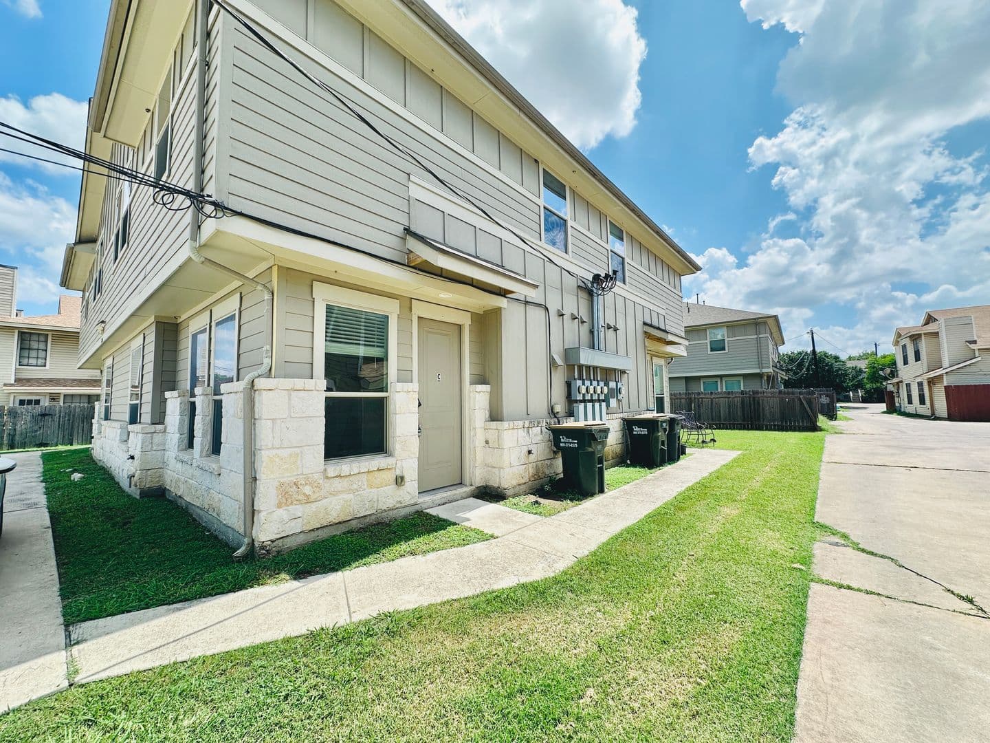 Georgetown Apartment: 2216 Creekside Ln