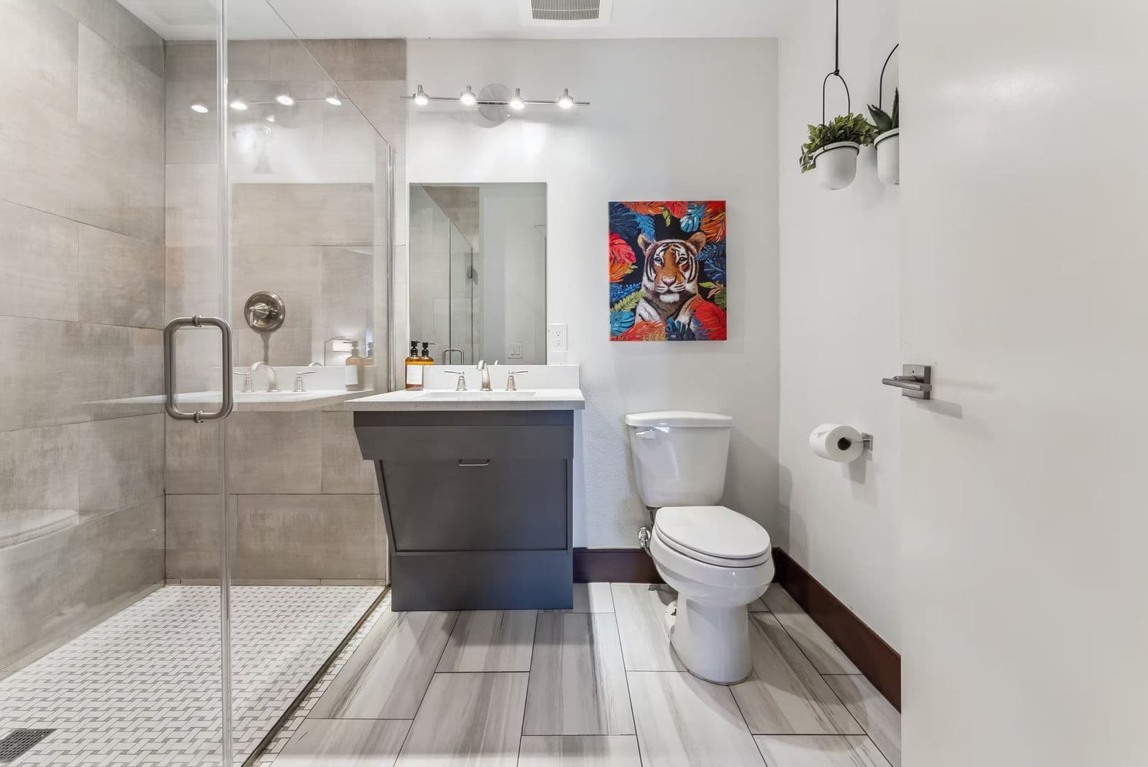 Dallas Apartment: 1403 Corinth Street # 210