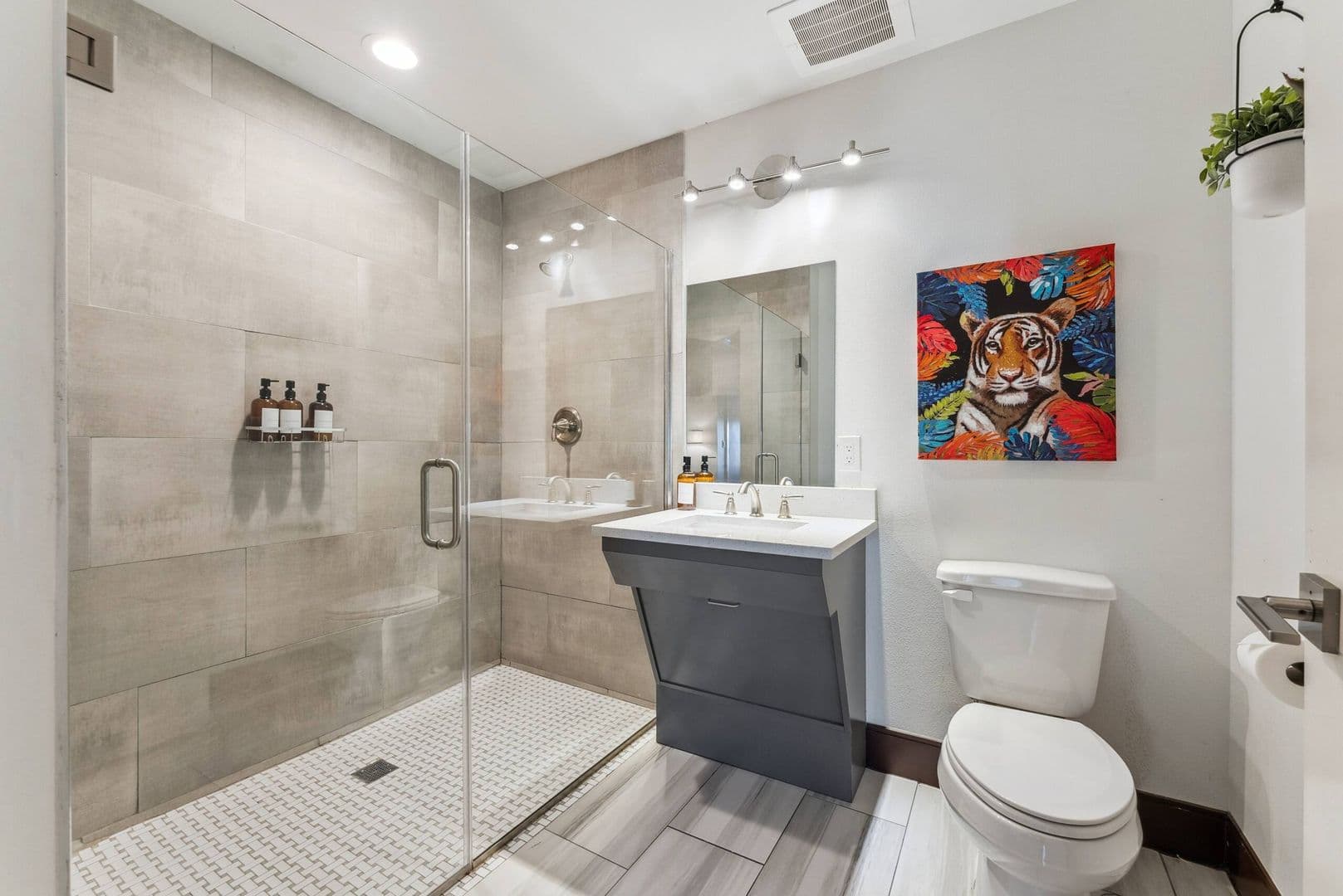 Dallas Apartment: 1403 Corinth Street # 210