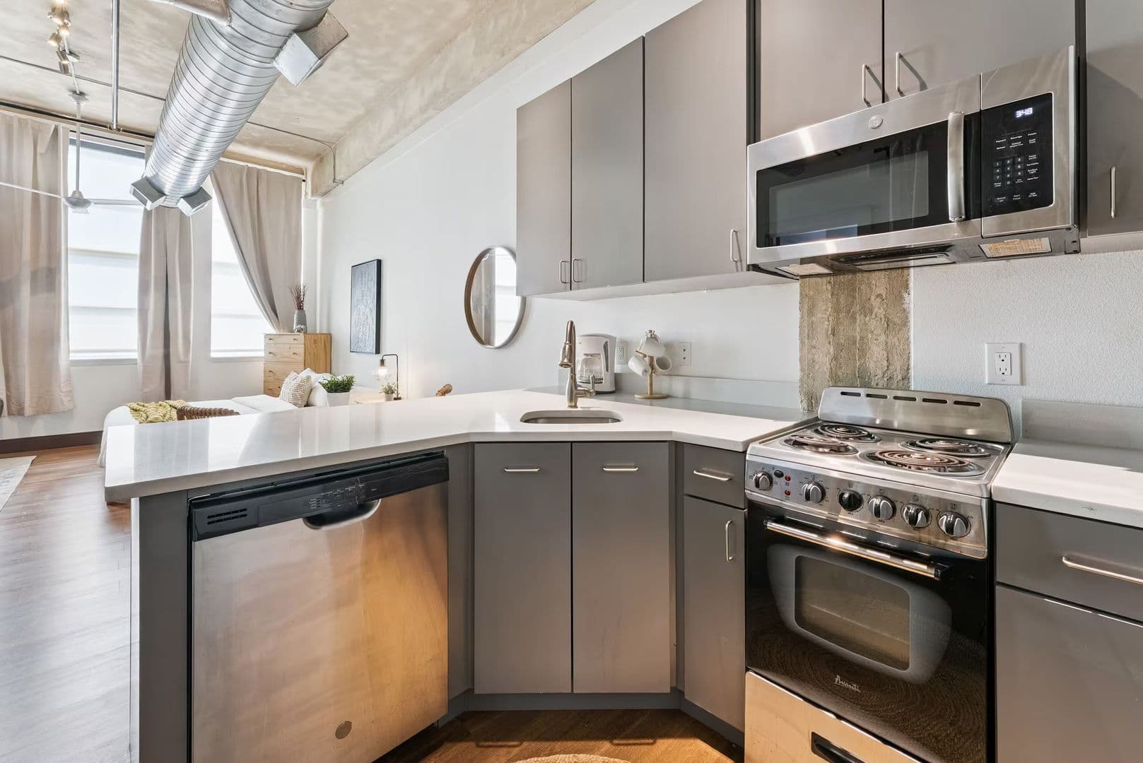 Dallas Apartment: 1403 Corinth Street # 305