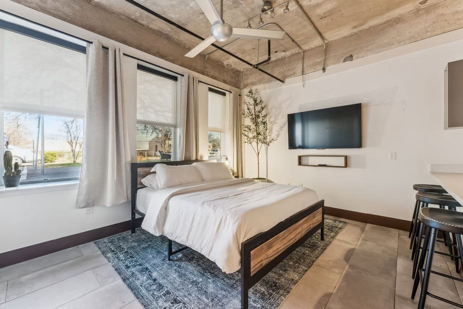 Dallas Apartment: 1403 Corinth Street # 210
