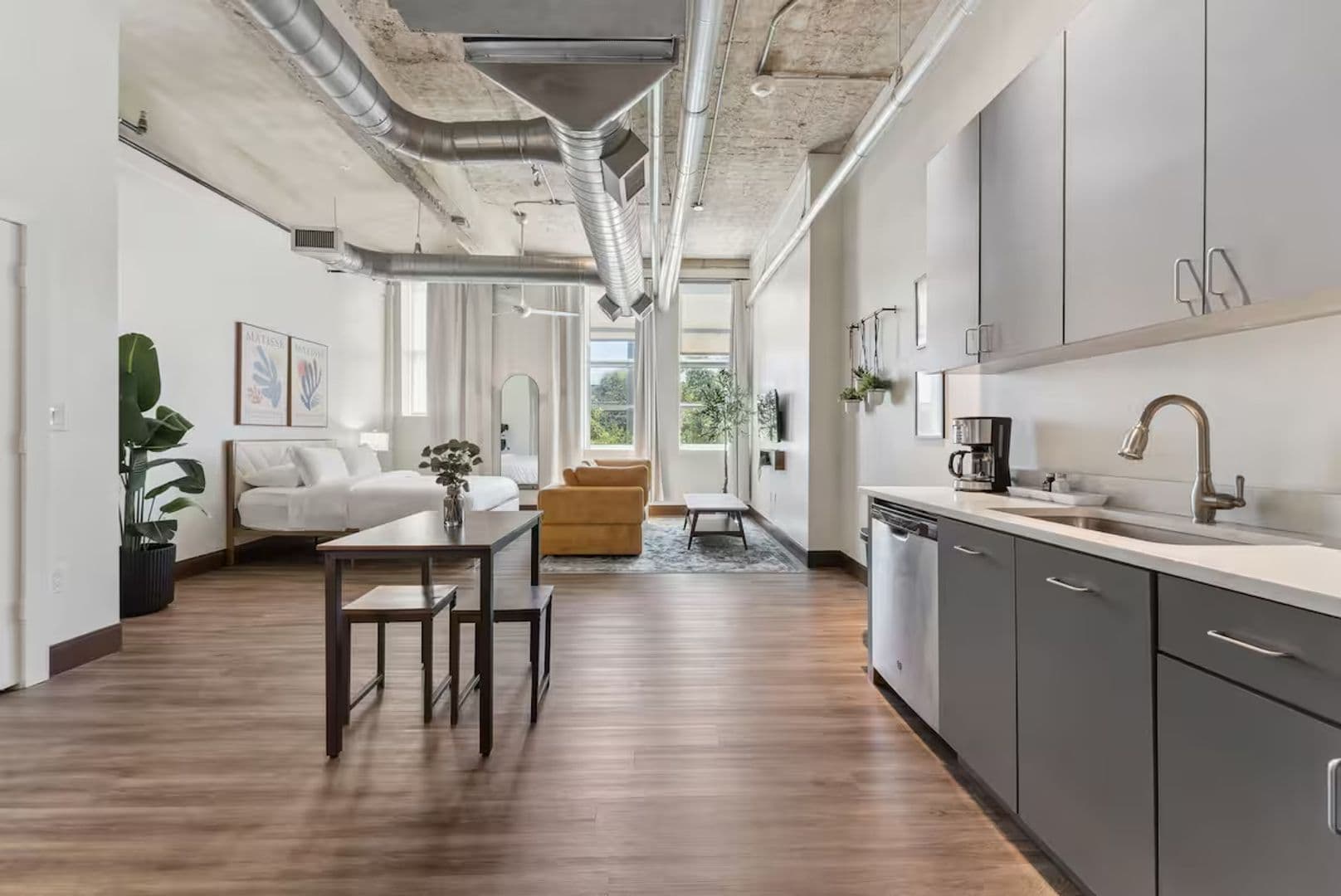 Dallas Apartment: 1403 Corinth Street #103