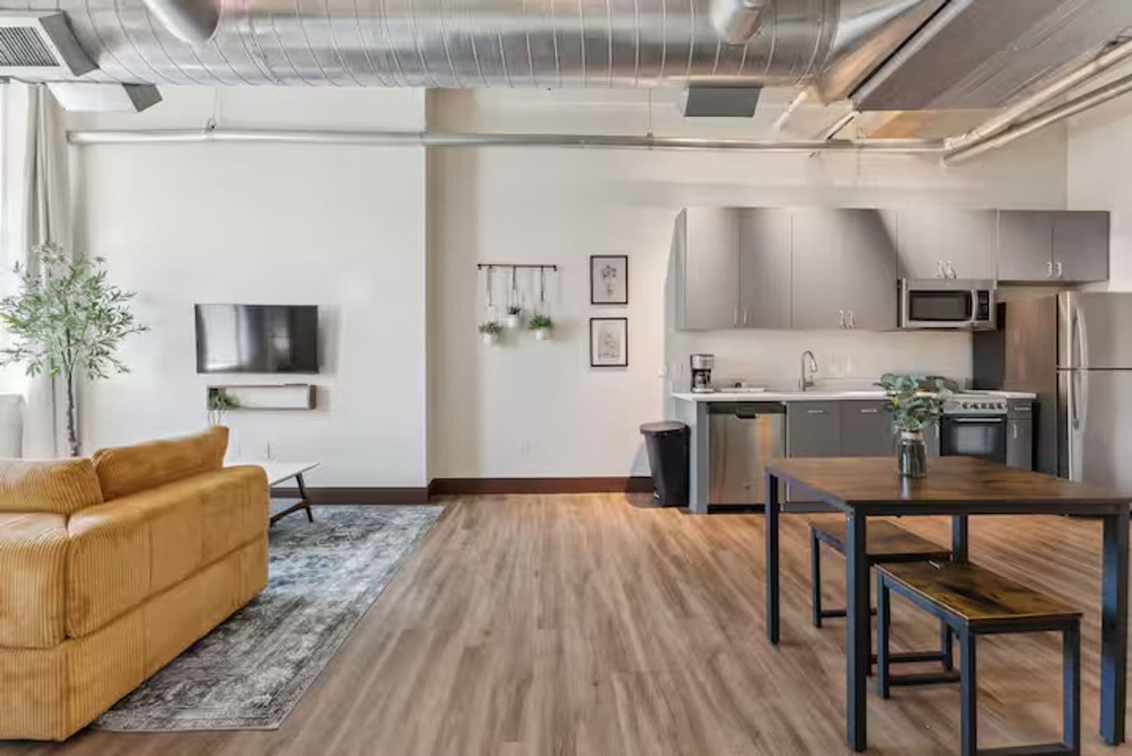 Dallas Apartment: 1403 Corinth Street #103