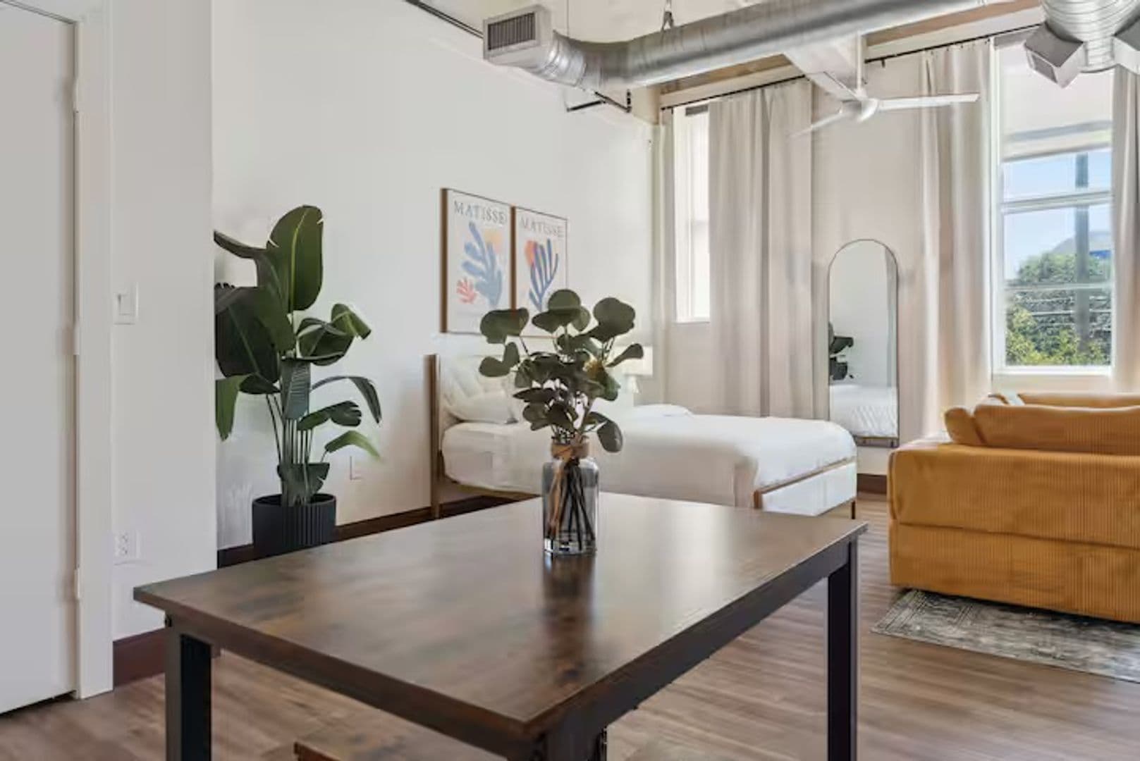 Dallas Apartment: 1403 Corinth Street #103