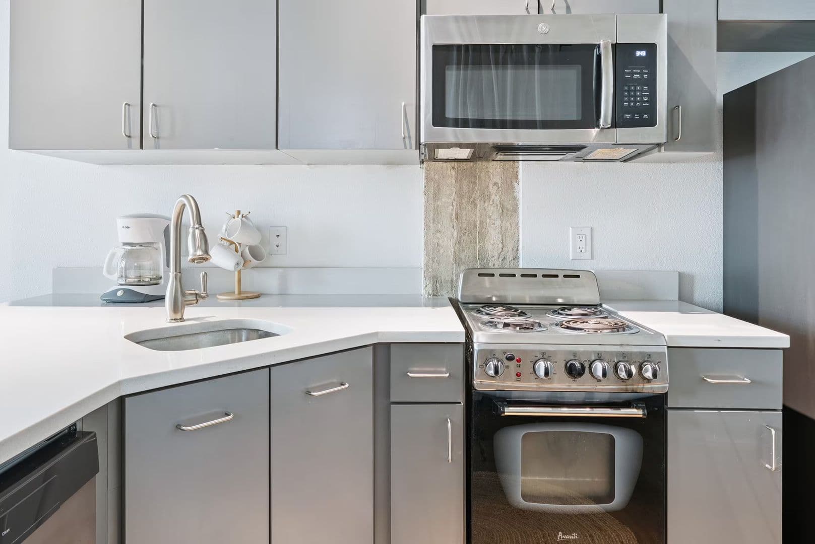 Dallas Apartment: 1403 Corinth Street # 305