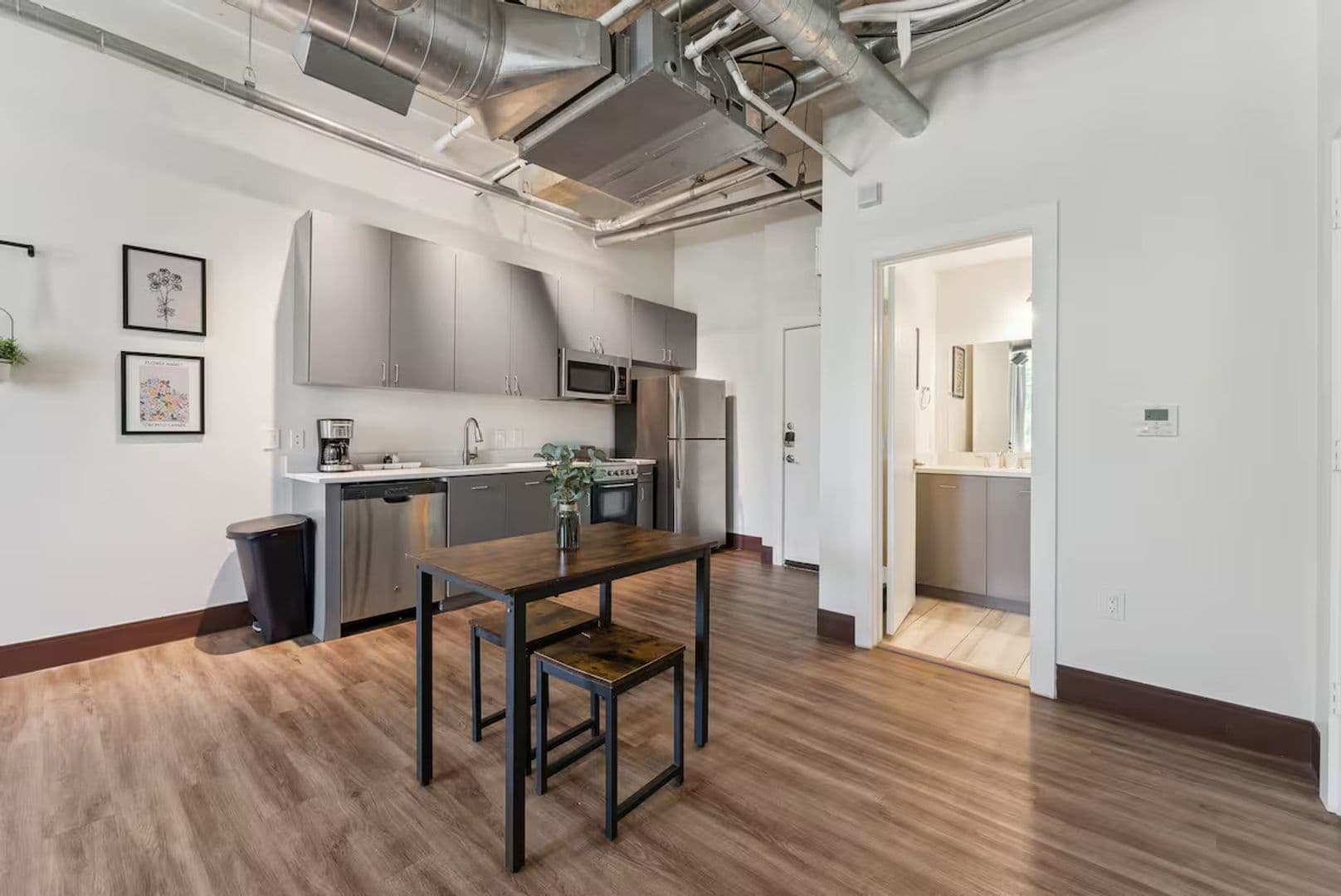 Dallas Apartment: 1403 Corinth Street #106