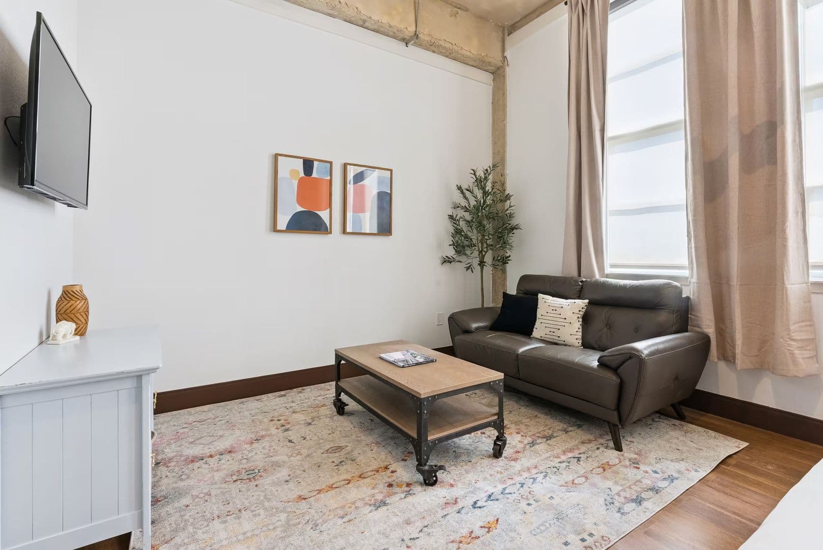 Dallas Apartment: 1403 Corinth Street # 305