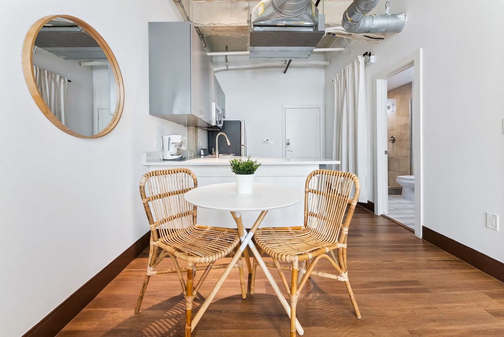 Dallas Apartment: 1403 Corinth Street # 305