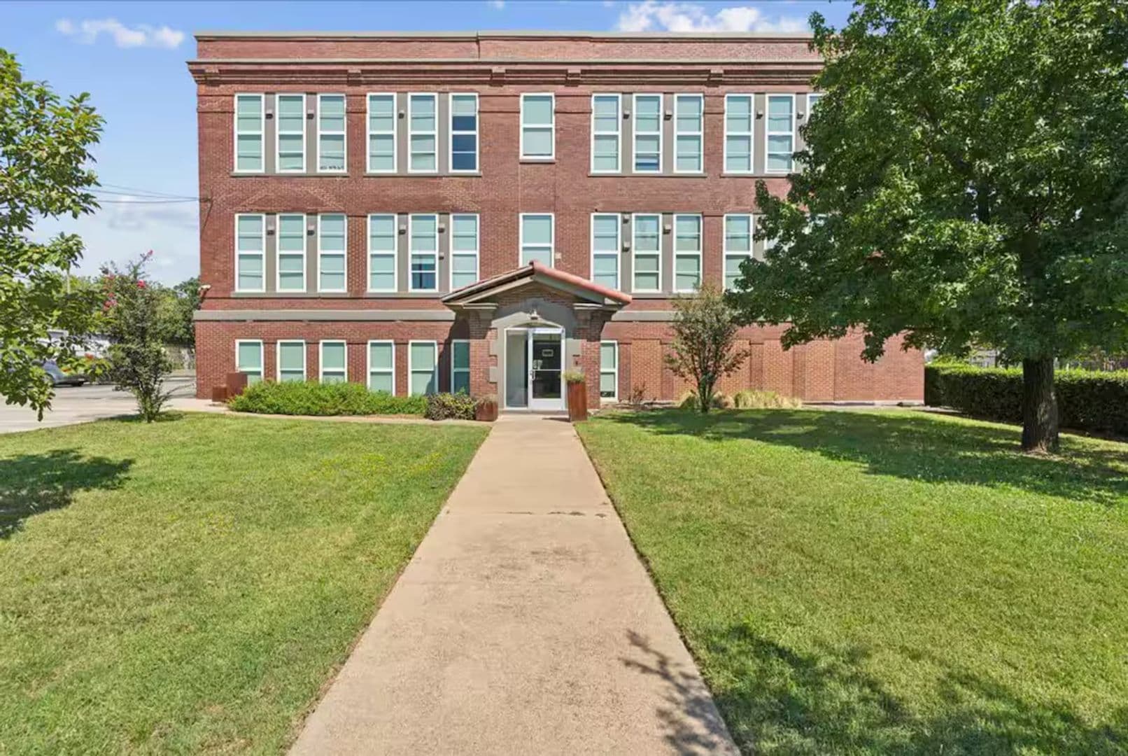 Dallas Apartment: 1403 Corinth Street #103