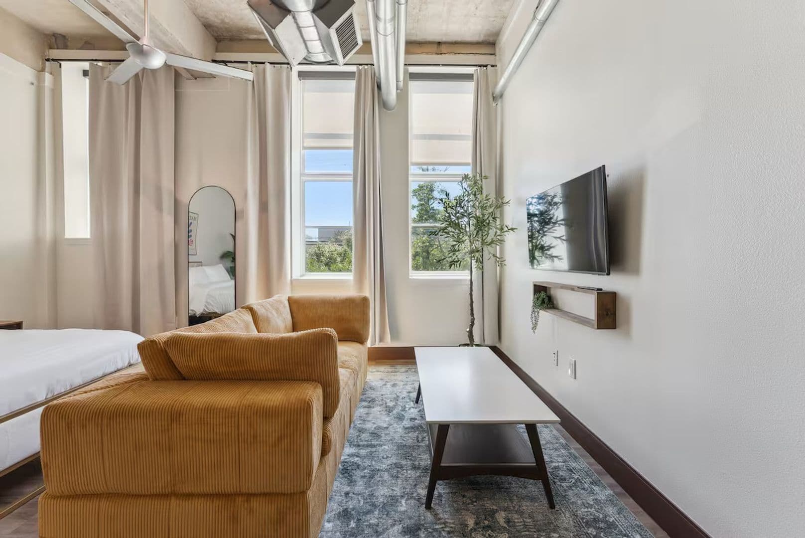 Dallas Apartment: 1403 Corinth Street #106