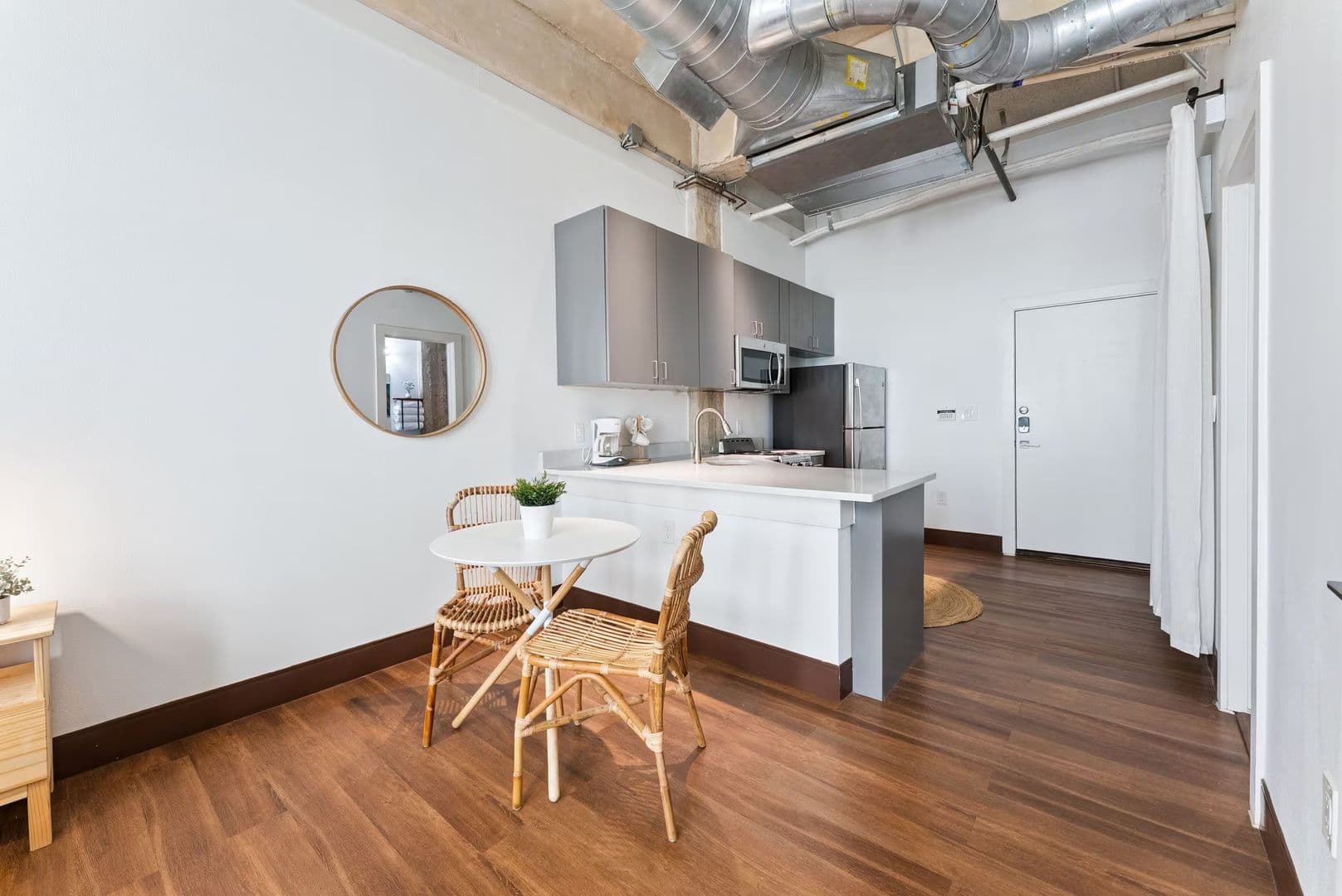 Dallas Apartment: 1403 Corinth Street # 305