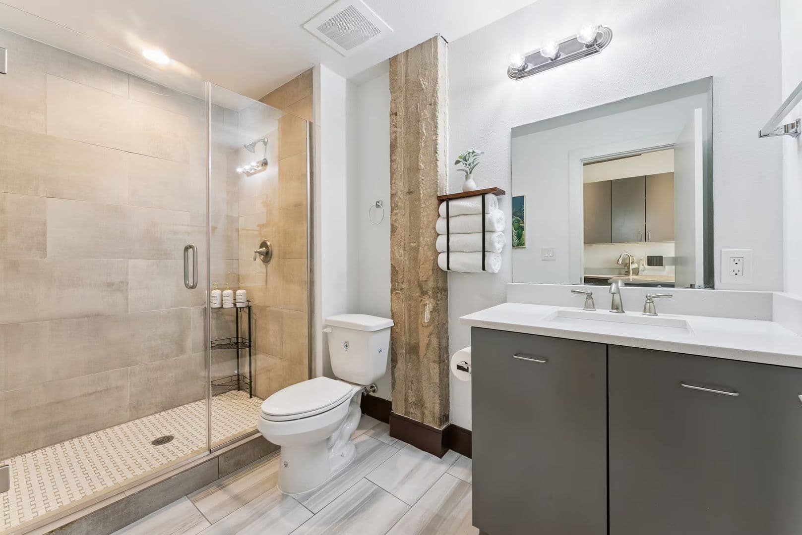 Dallas Apartment: 1403 Corinth Street # 305