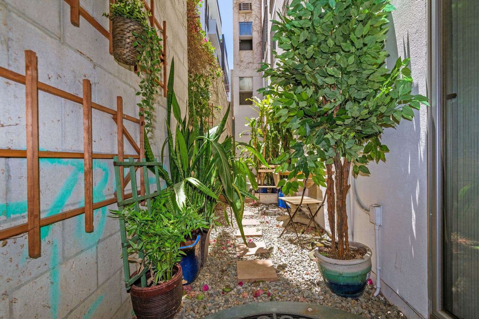 San Diego Condo: 1944 State St Unit 6