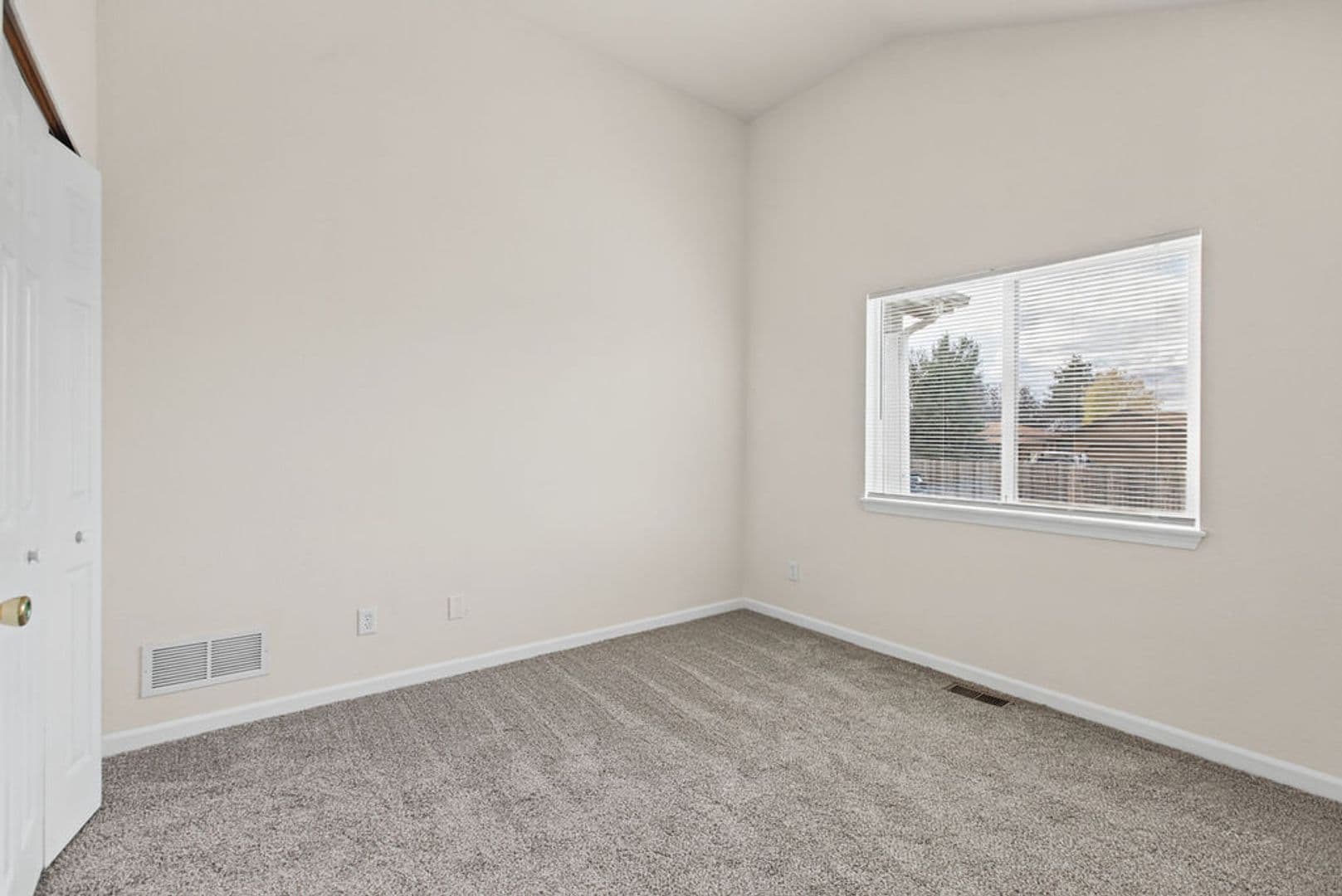 Wellington House: 4128 Hayes Ave