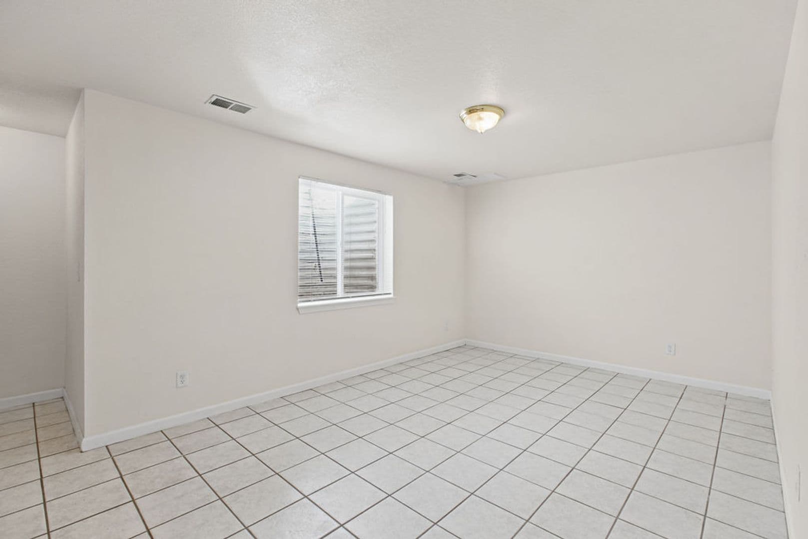 Wellington House: 4128 Hayes Ave
