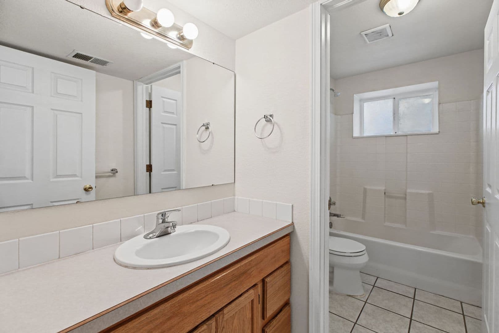Wellington House: 4128 Hayes Ave