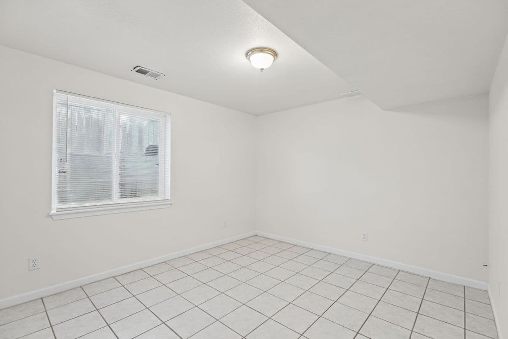 Wellington House: 4128 Hayes Ave