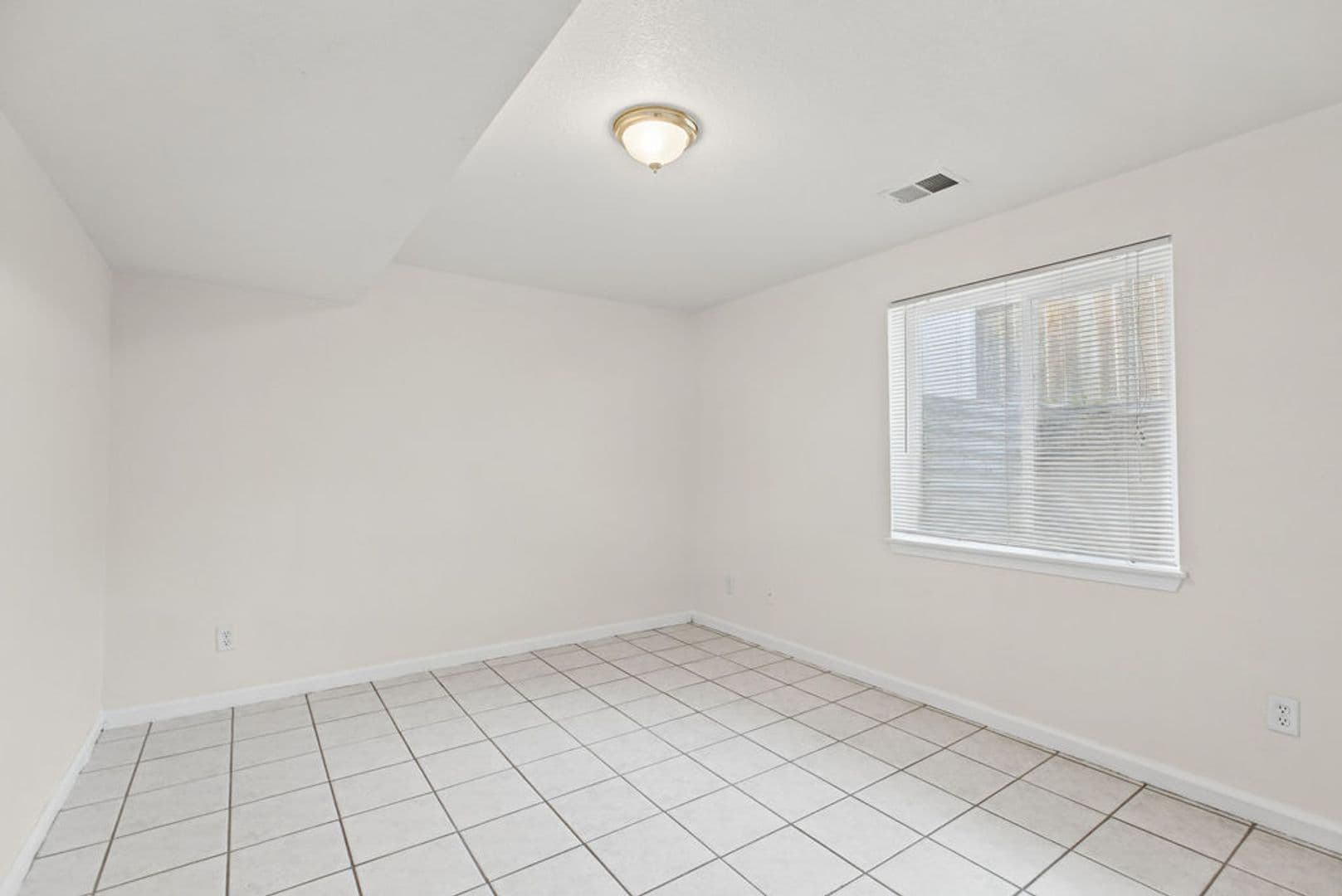Wellington House: 4128 Hayes Ave
