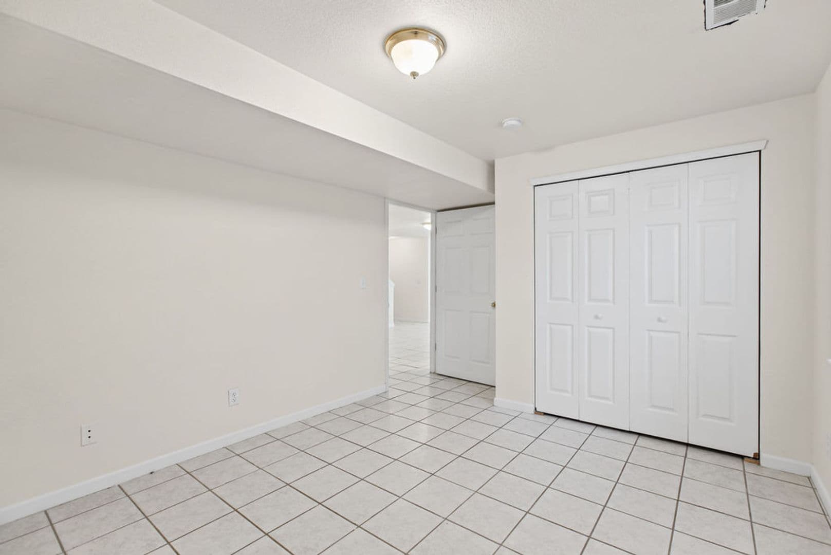 Wellington House: 4128 Hayes Ave