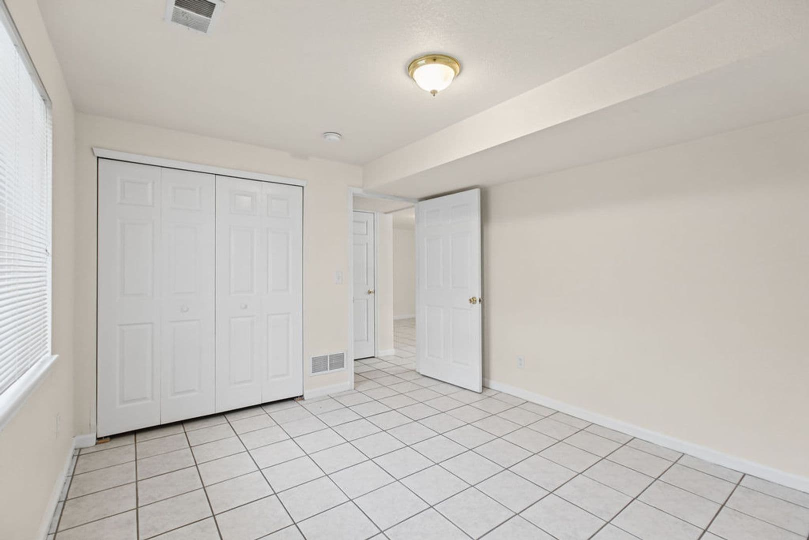 Wellington House: 4128 Hayes Ave