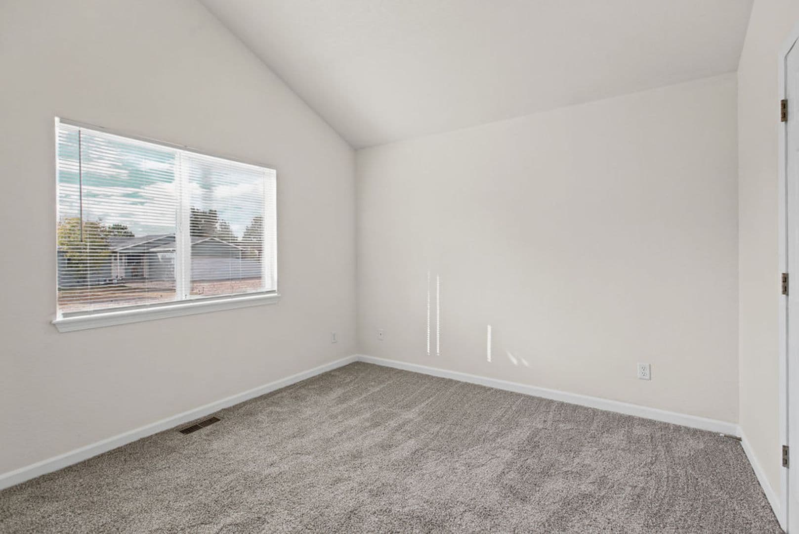 Wellington House: 4128 Hayes Ave