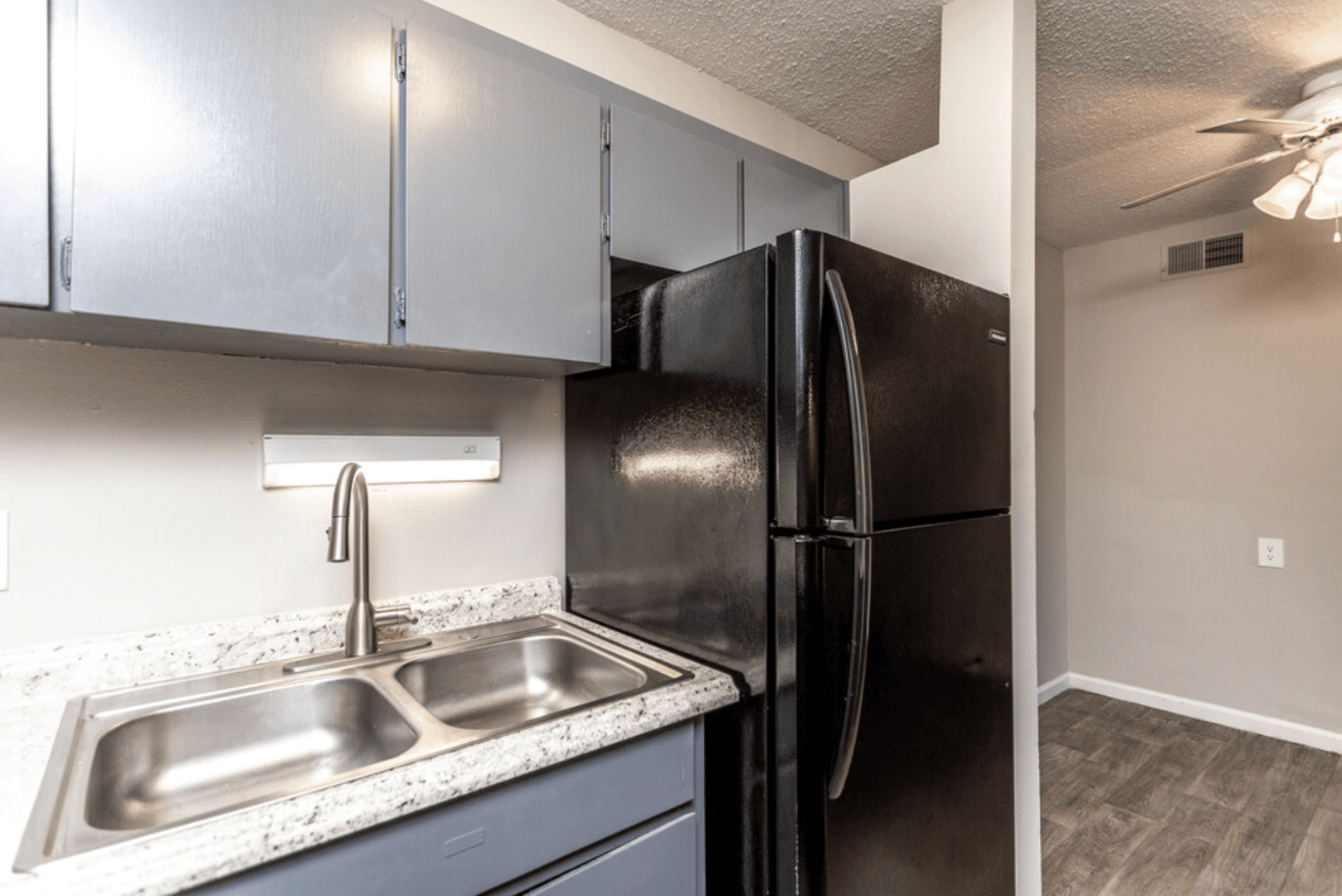 East Moline Apartment: 1111 Avenue of the Cities