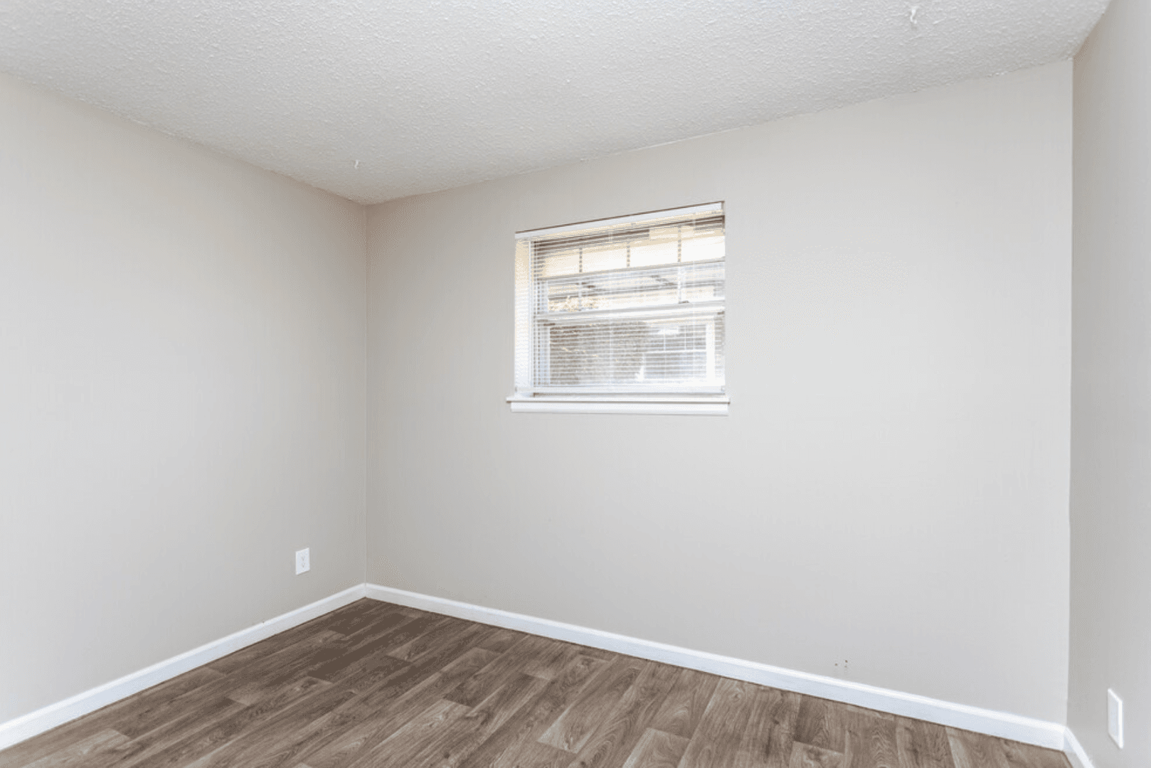 East Moline Apartment: 1111 Avenue of the Cities