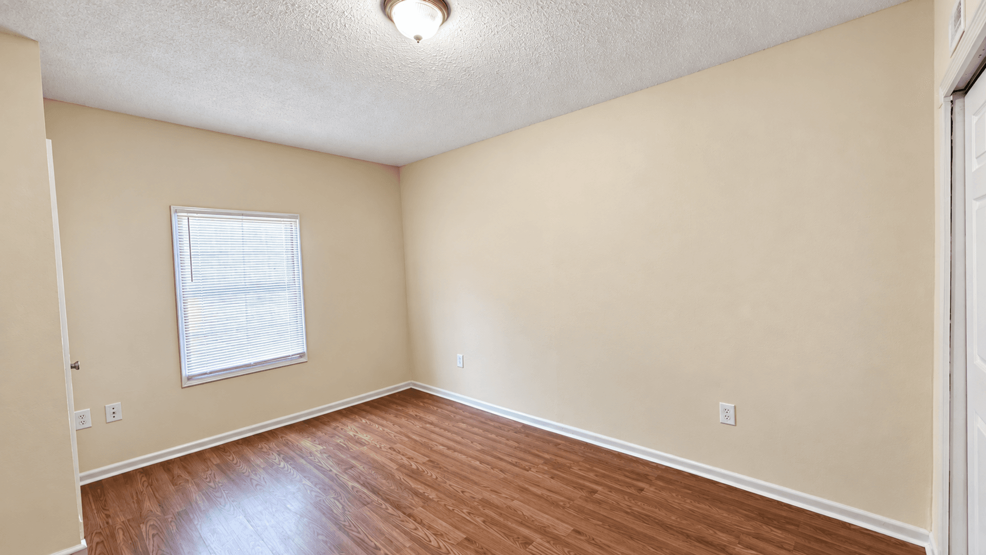 Jacksonville House: 2354 Leonid Rd