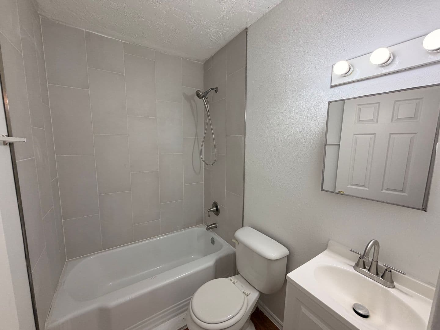 Jacksonville House: 8174 Paul Jones Dr