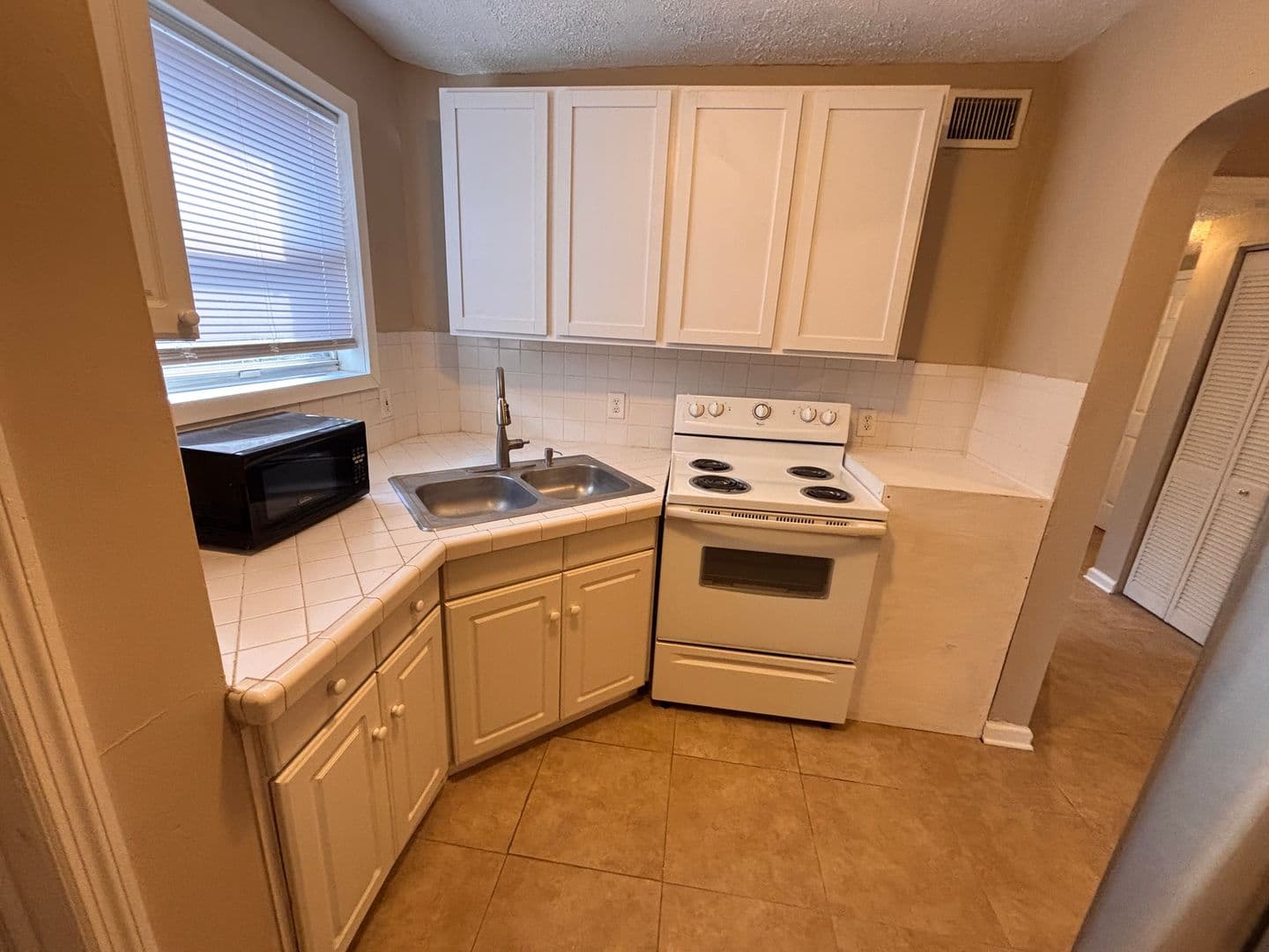 Jacksonville House: 828 Acosta St