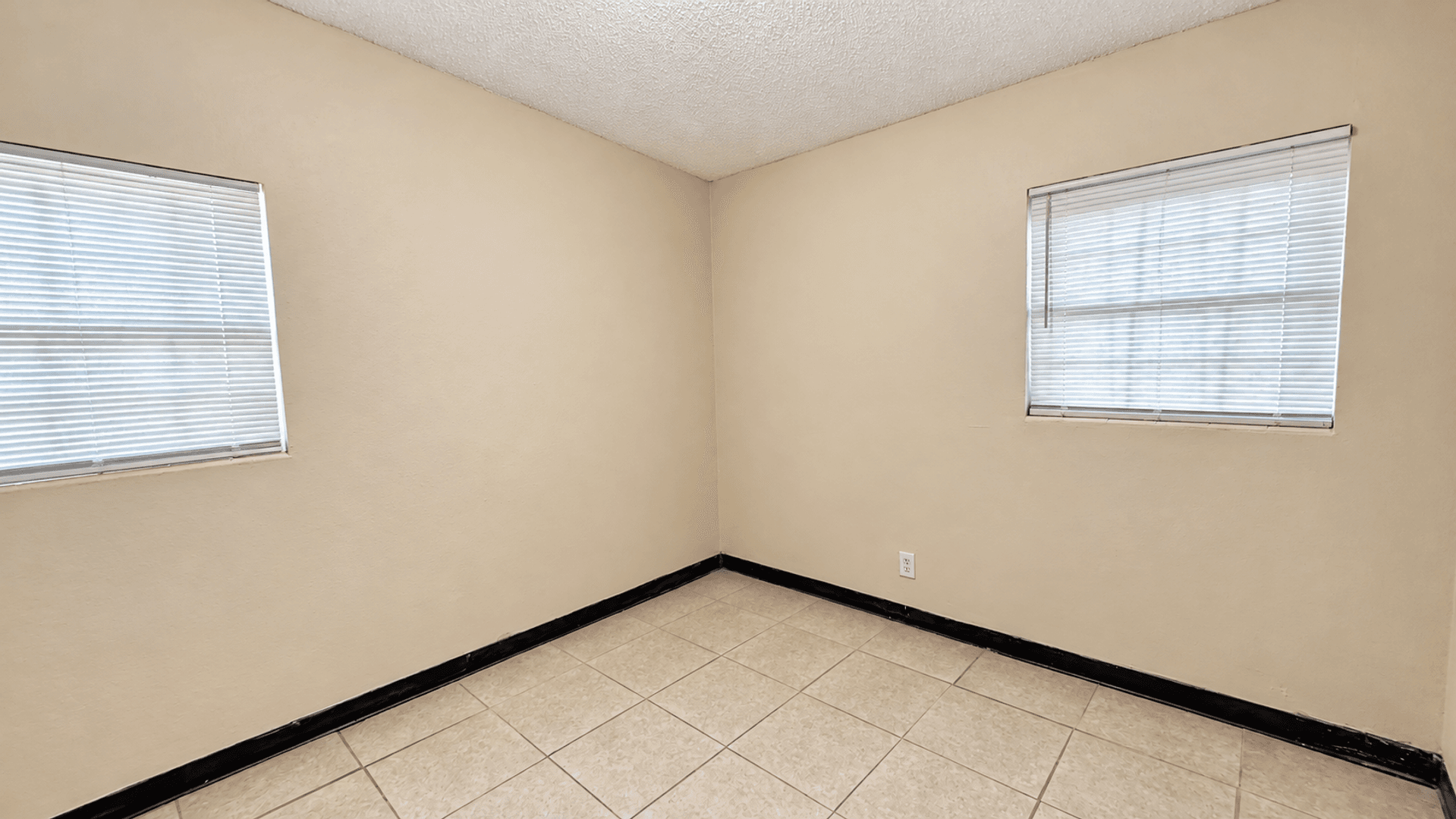 Jacksonville House: 2354 Leonid Rd