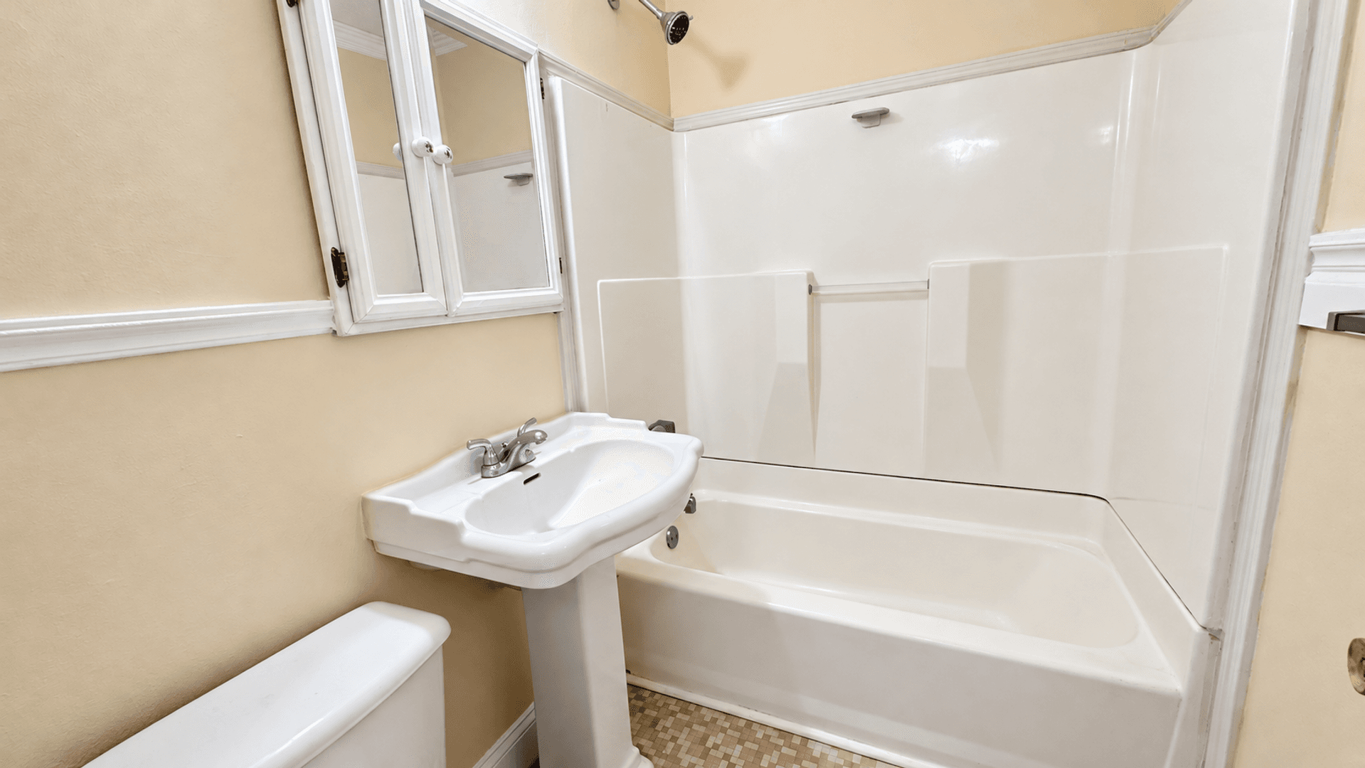Jacksonville House: 2354 Leonid Rd