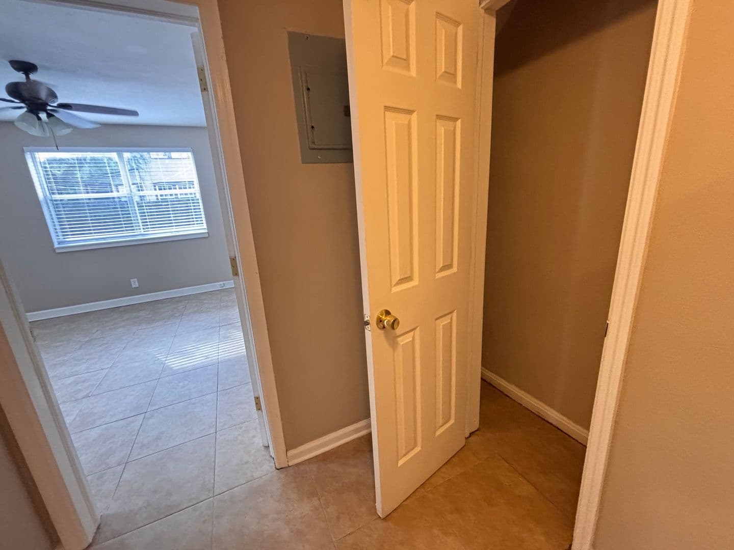 Jacksonville House: 828 Acosta St