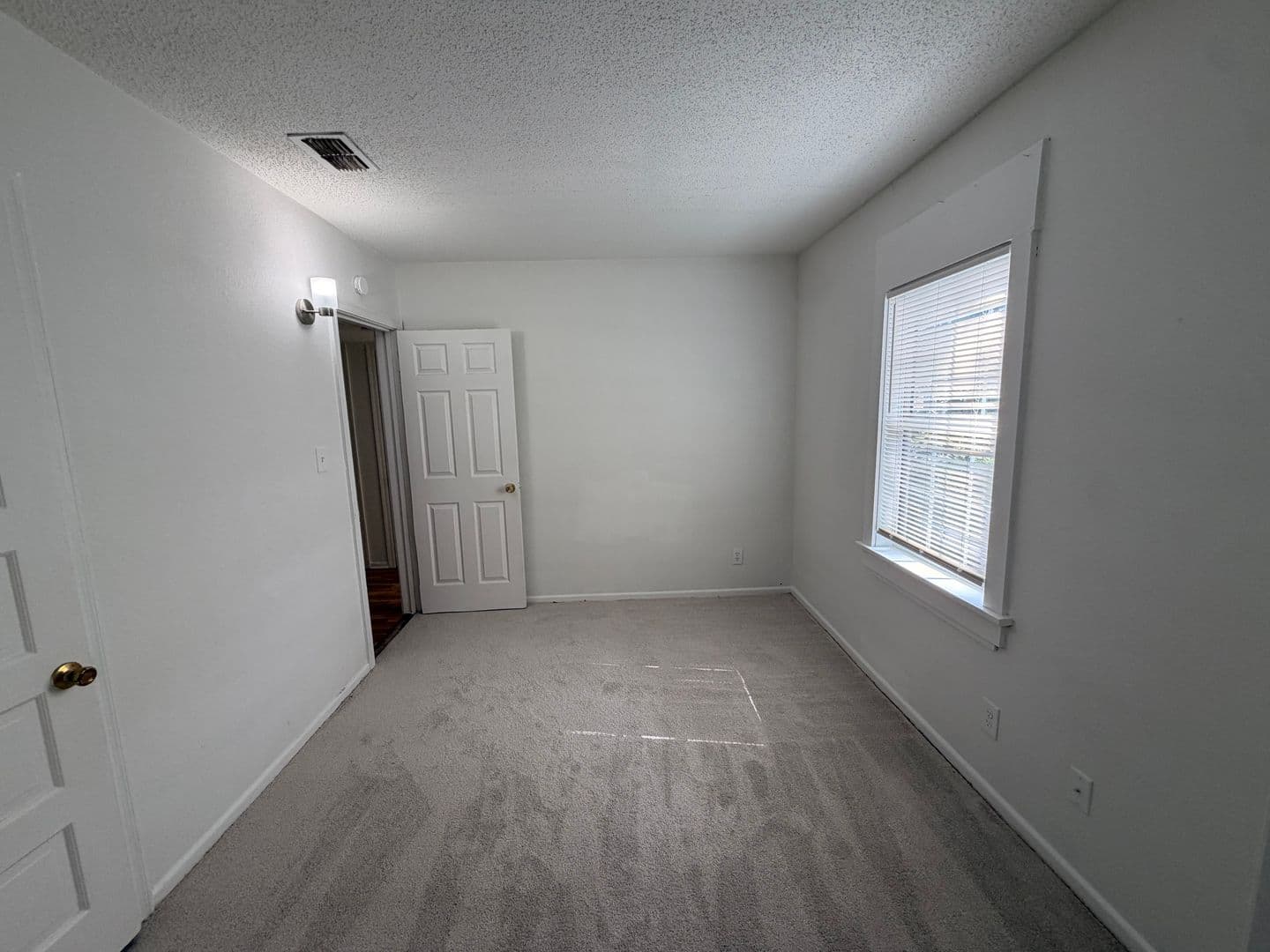 Jacksonville House: 8174 Paul Jones Dr