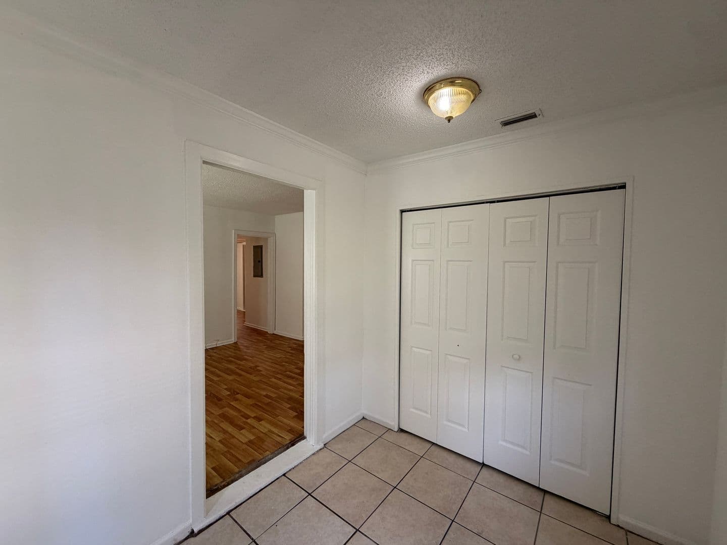Jacksonville House: 8174 Paul Jones Dr