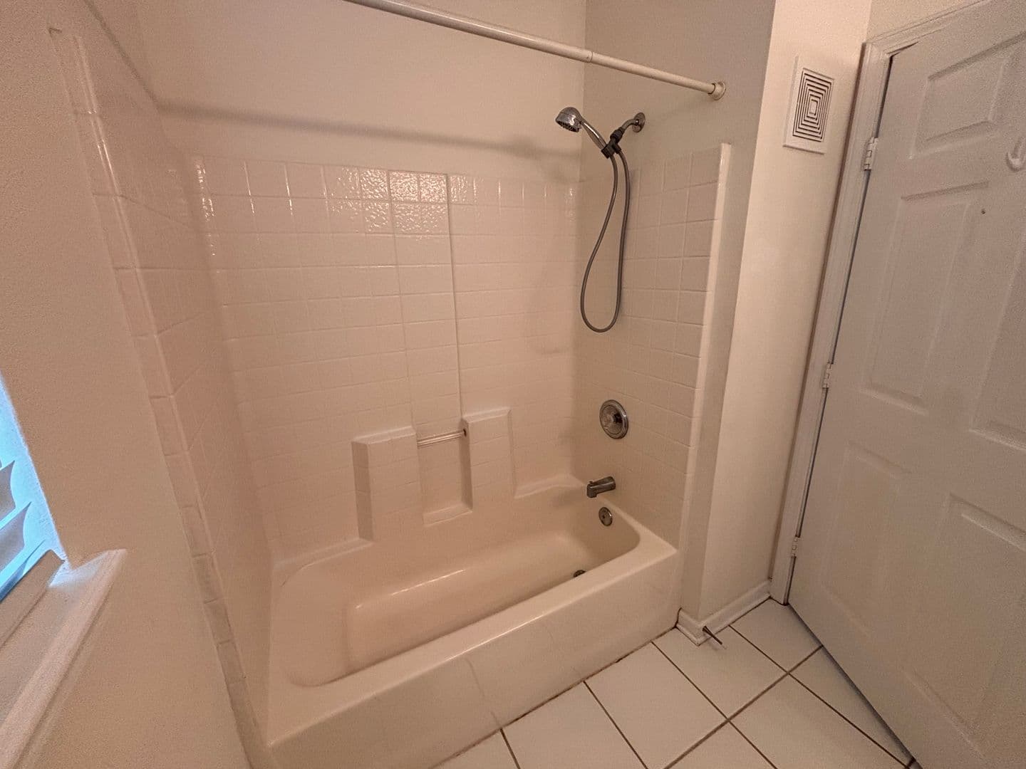Jacksonville House: 7990 Baymeadows Road E #608