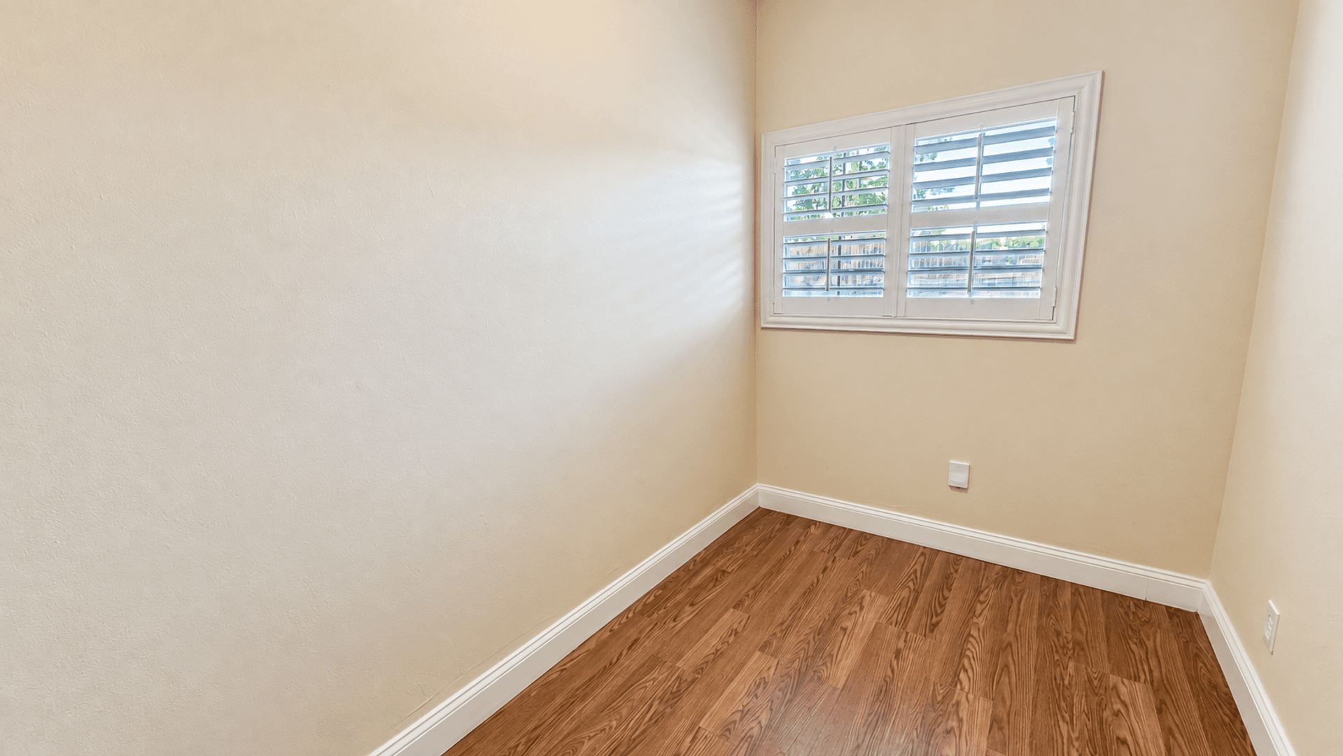 Jacksonville House: 2354 Leonid Rd