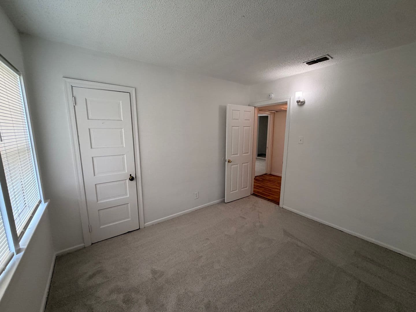 Jacksonville House: 8174 Paul Jones Dr