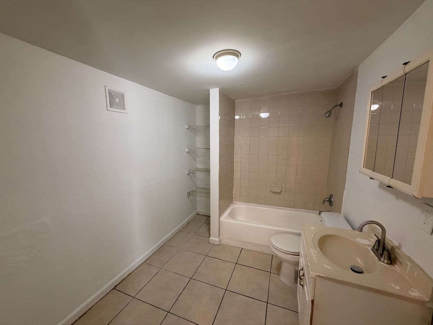 Jacksonville House: 8174 Paul Jones Dr