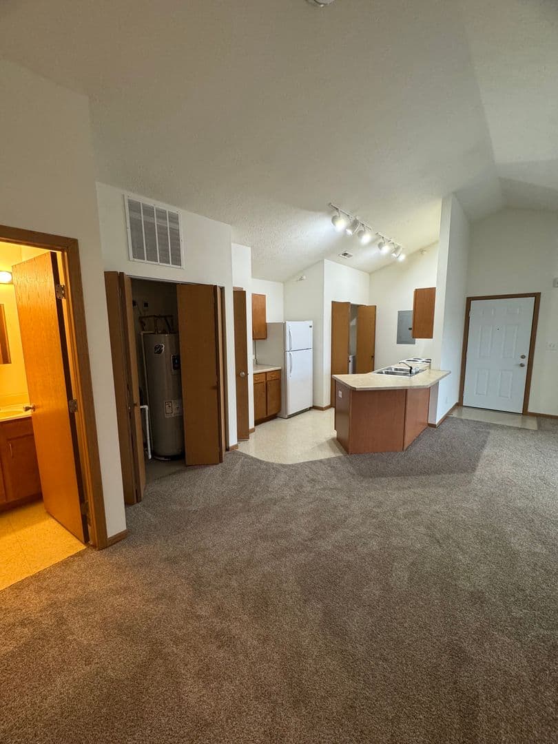 Lafayette Apartment: 710 Veterans Memorial Parkway W