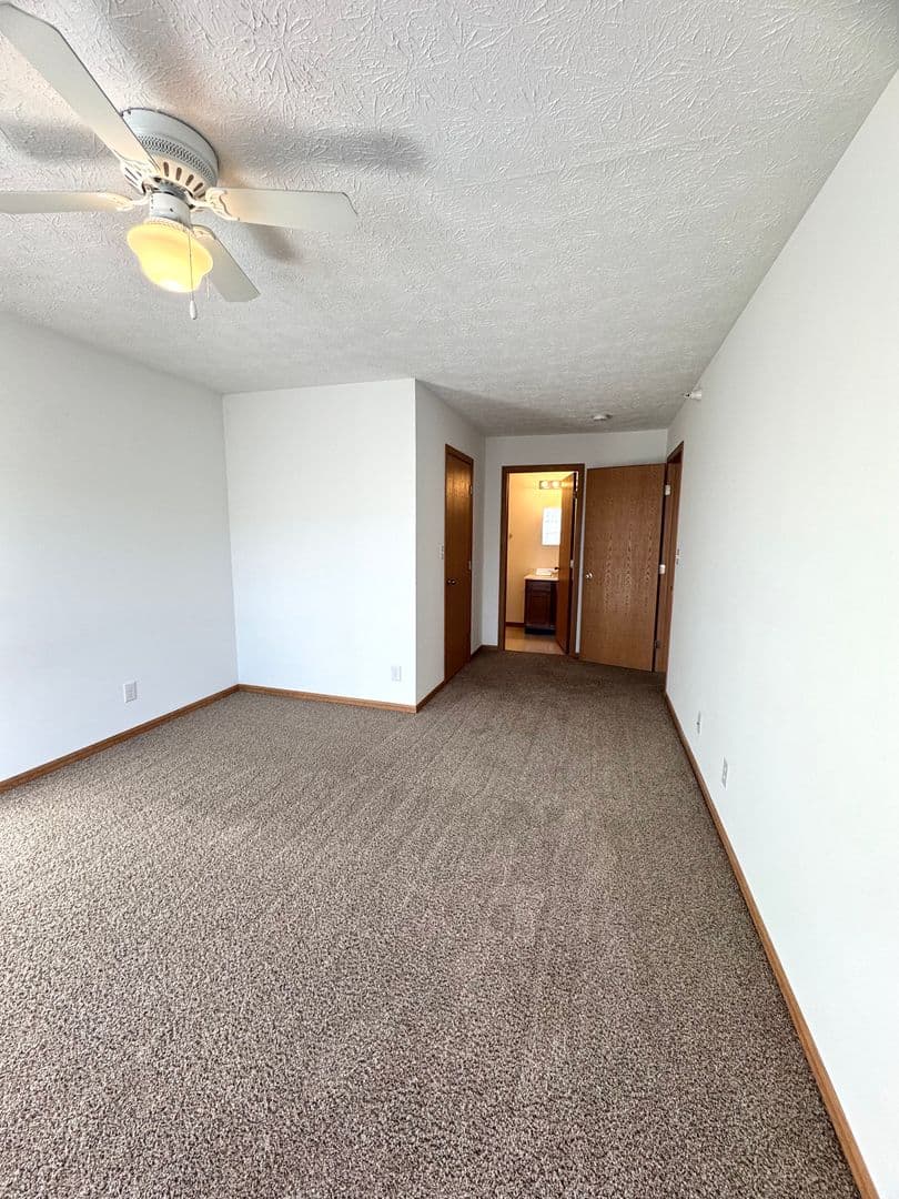 Lafayette Apartment: 710 Veterans Memorial Parkway W