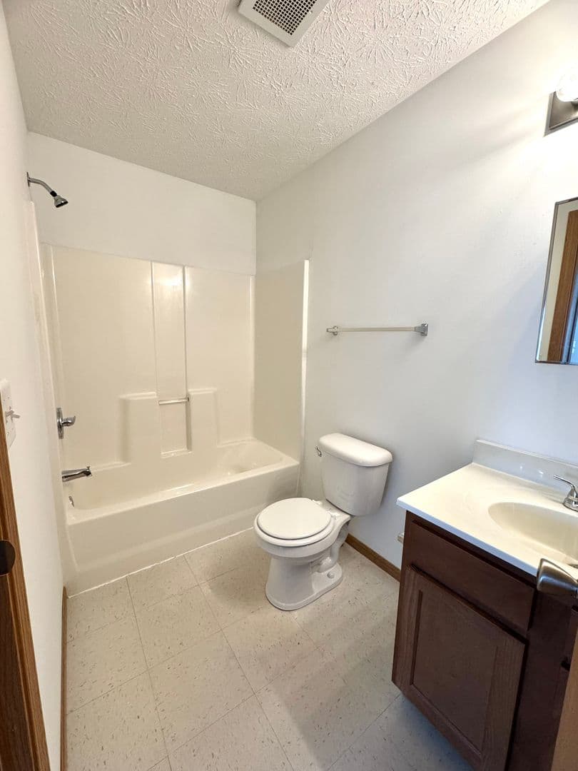 Lafayette Apartment: 710 Veterans Memorial Parkway W