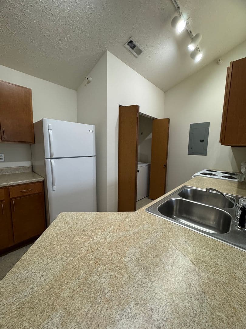 Lafayette Apartment: 710 Veterans Memorial Parkway W