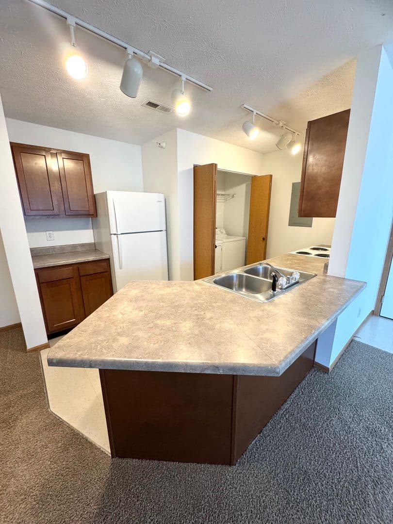 Lafayette Apartment: 710 Veterans Memorial Parkway W