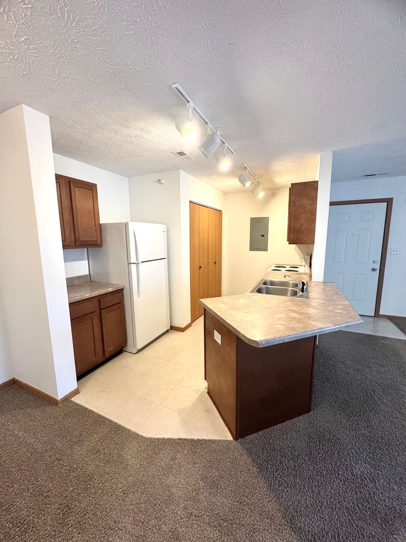 Lafayette Apartment: 710 Veterans Memorial Parkway W